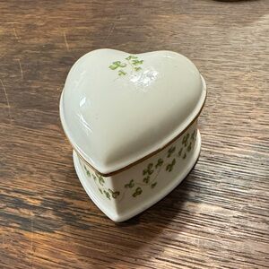 Heart-Shaped White and Green Ceramic Box Royal Tara Fine Bone China Ireland